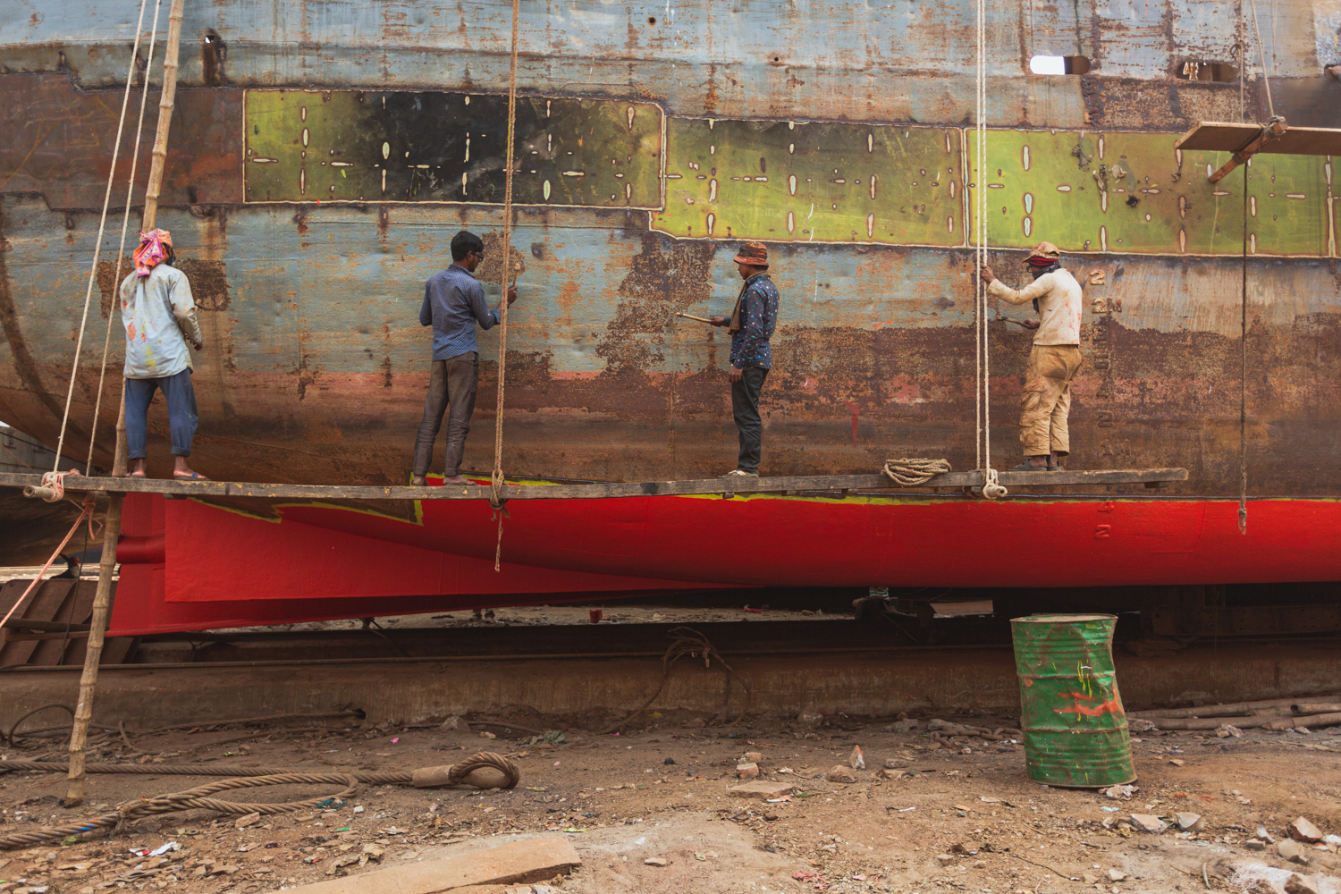 Team removing panel rust at Dhaka, Bangladesh Shipyard.